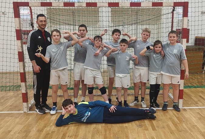 A kálmándi és mezőfényi kézisuli közös fiúcsapata