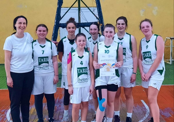 A k9lcseysek 5-8. osztályos diáklányok kosárlabdacsapata