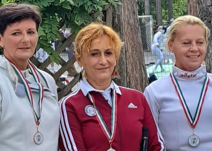 Szereday Judit (középen)