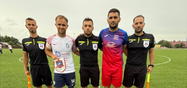 Cădar (piros-kék mezben) két gólja nyította a meccset