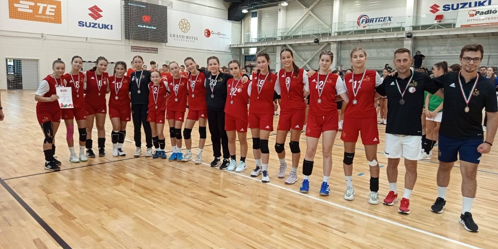 A csapat így ezüstérmet szerzett a nemzetközi jellegű viadalon A csapat így ezüstérmet szerzett a nemzetközi jellegű viadalon