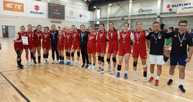 A csapat így ezüstérmet szerzett a nemzetközi jellegű viadalon