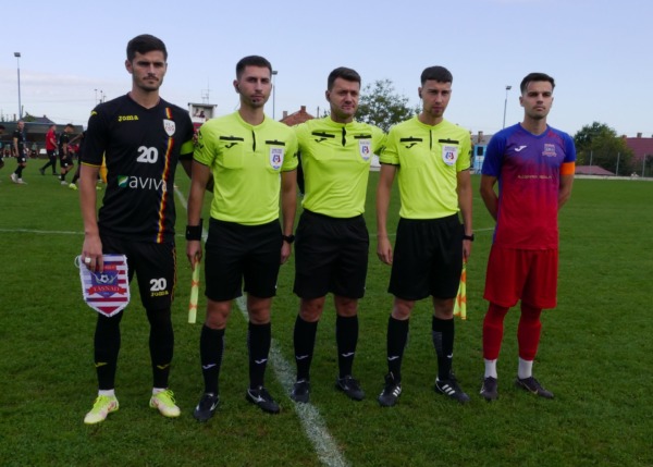 Hazai pályán szenvedte el első vereségét a Tasnádi Unirea (piros-kék mezben a csapatkapitány, Vajda Roland)