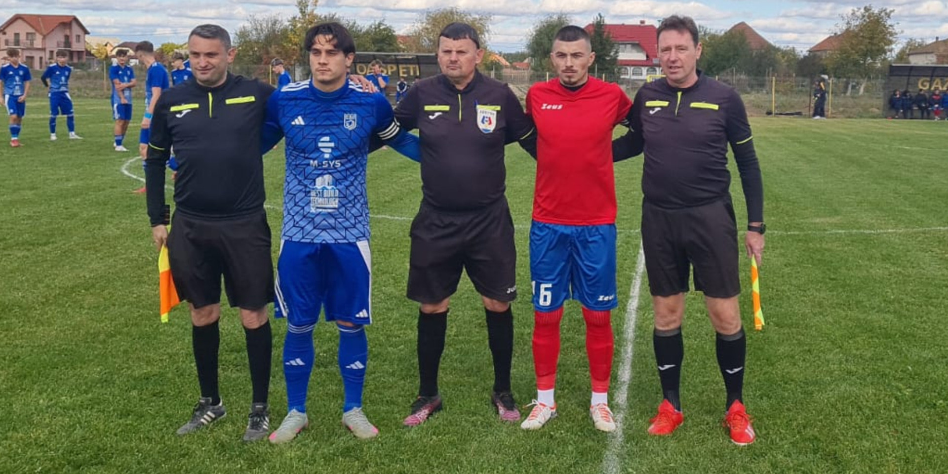Decebalon játszott az Olimpia VSK II (kék mez) és a Tasnádi Unirea II