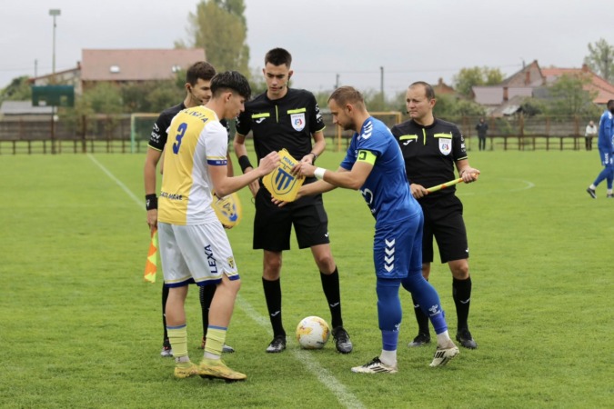 A hajrábans zerzett góllal nyertek a nagybányaiak (kék mez)