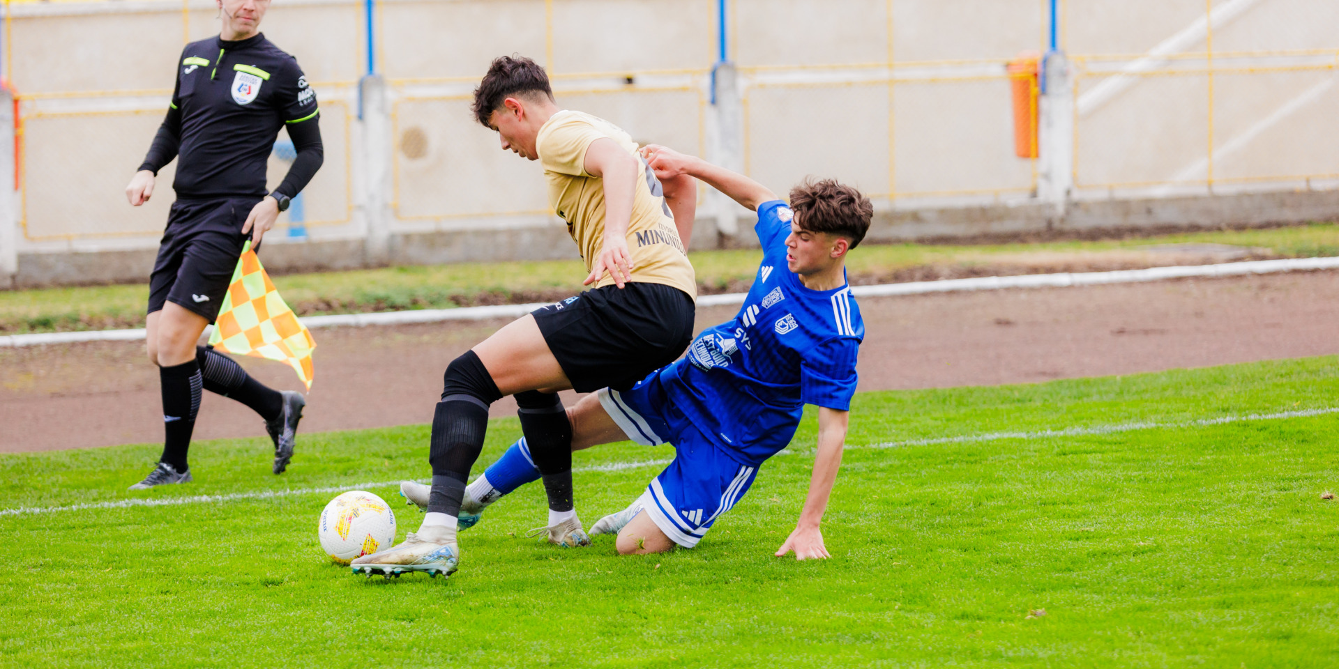 Szatmári ifikkel játszik az Olimpia VSK (kék mezben Denis Toma)