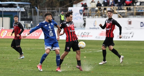 Marius Hosu (kék mez) gólja hozta a három pontot