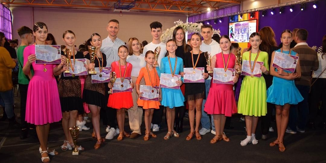 A Loga Dance School versenyzőinek egy része Nagysomkúton