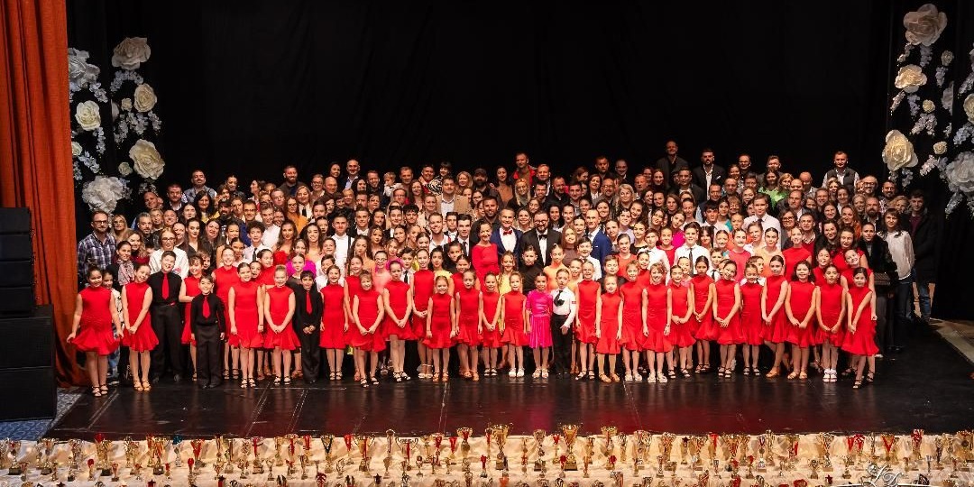 Kiemelkedő évet zárt a Loga Dance School: 168 érem 2025-ben