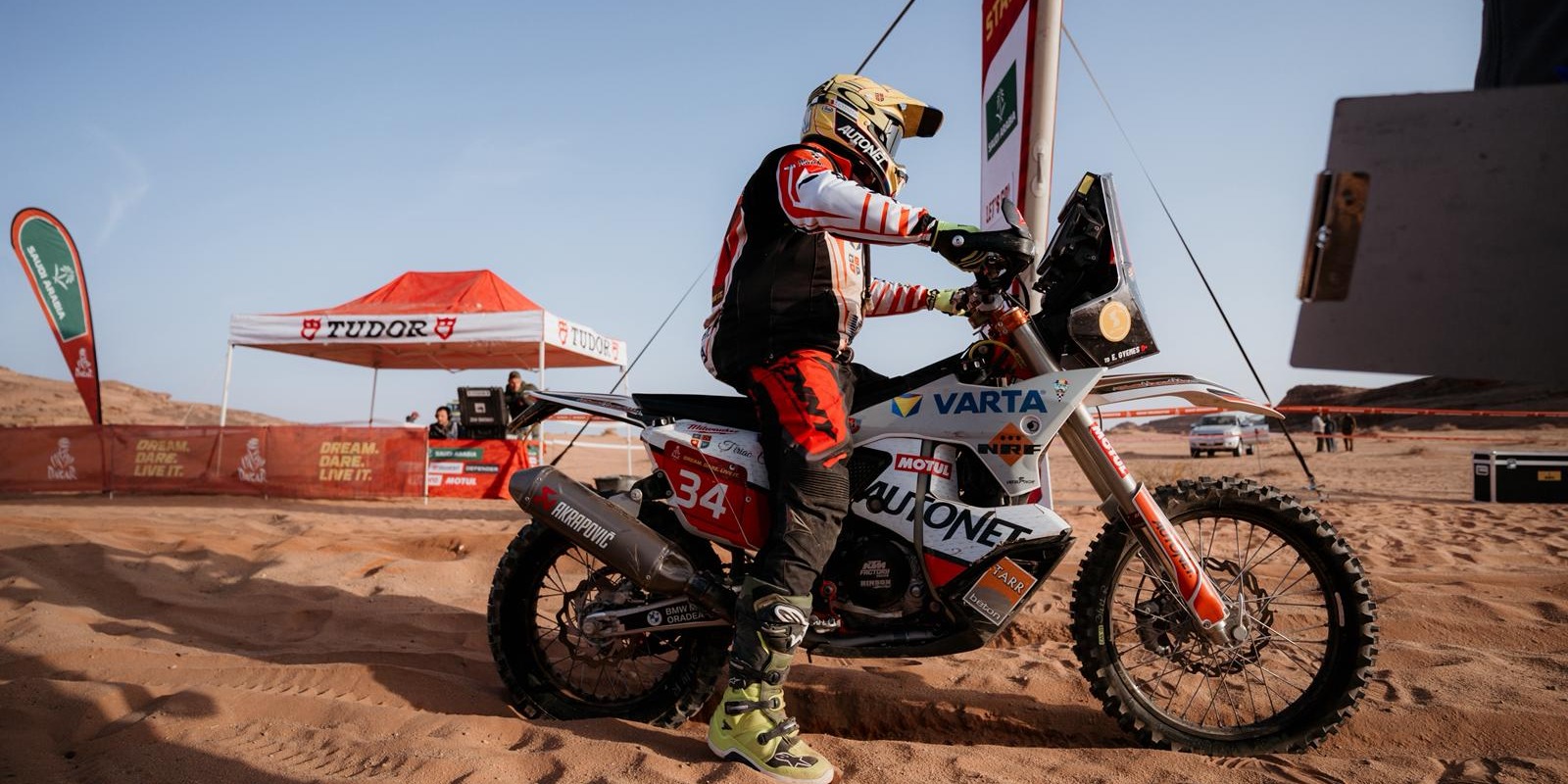 Szerdán reggel a versenybírók engedélyezték, hogy nekivágjon a maratoni szakasz 417 kilométerének.