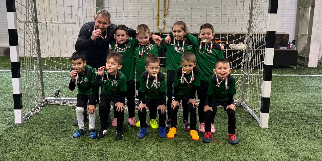 Florin Moisa és a mezőfényi U7-es csapat