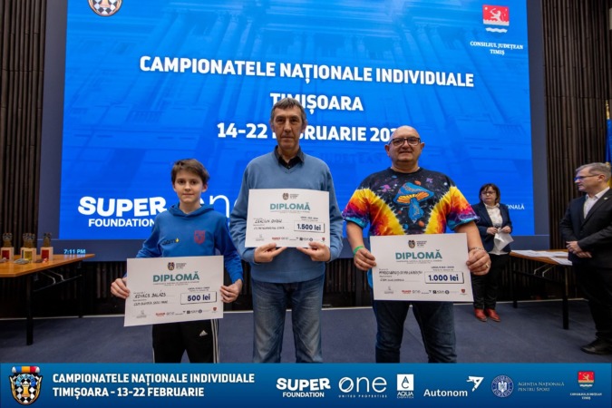 Kovács Balázs az 59 éves Ovidiu Crăciun, valamint a 63 esztendős Dragoș Olivar Laurențiu Minescu társaságában