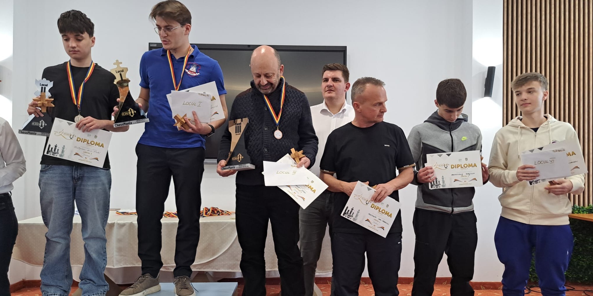 Ilonczai Dávid (balról a második, kék felsőben) ismét a dobogó legfelső fokán