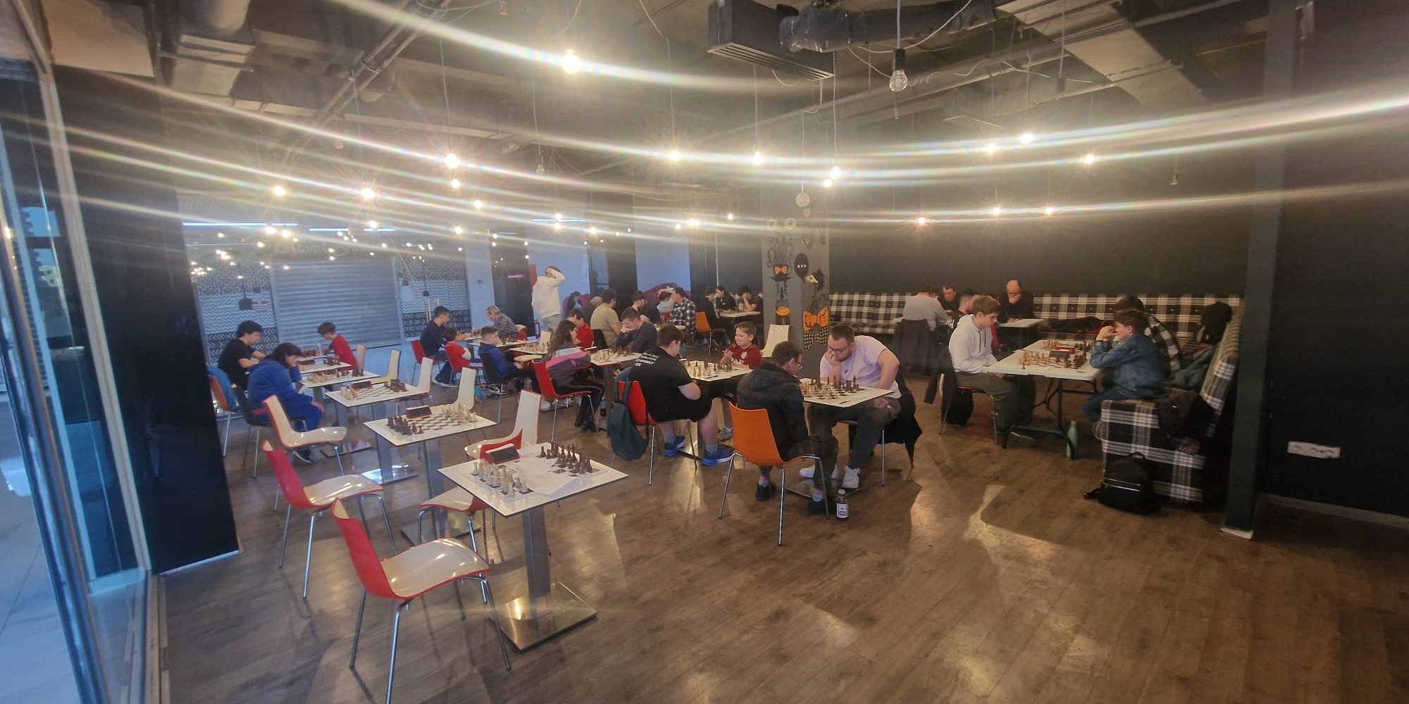 A szatmári plázában zajlik a torna