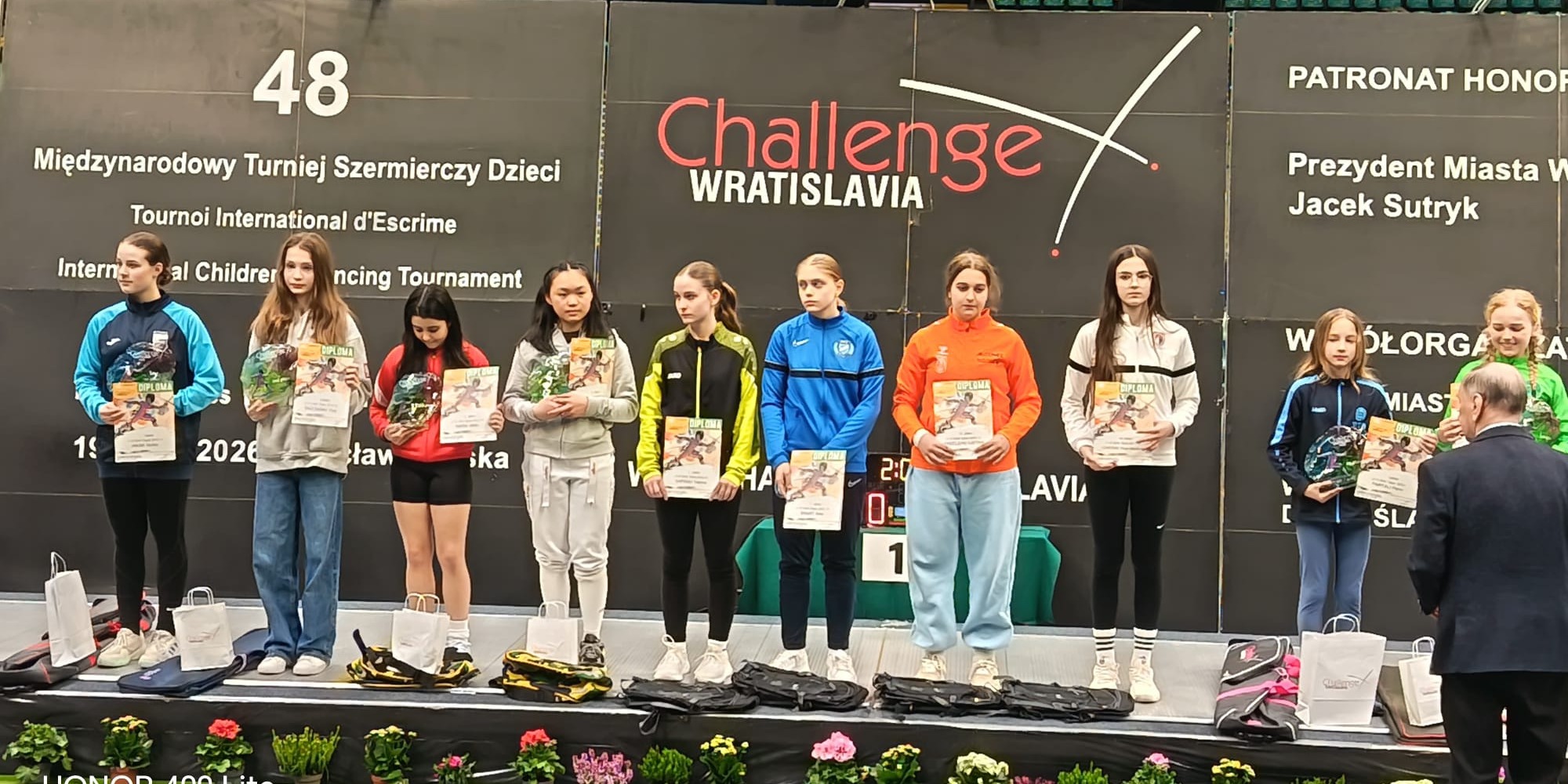 Iustina Ardelean (jbbról a negyedik, narancssárga melegítőben) a 7. lett