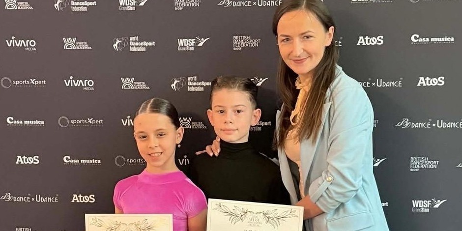 Loga Hajnalka edző és két tanítványa