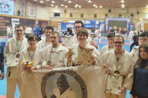 Az Okinawa SK Szatmárnémeti hét versenyzője az autista kategóriában lépett tatamira