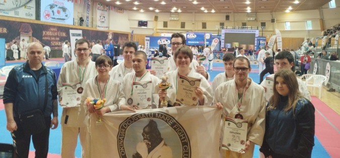 Az Okinawa SK Szatmárnémeti hét versenyzője az autista kategóriában lépett tatamira