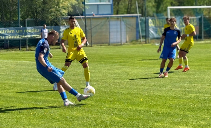 Az Olimpia VSK (sárga mez) az Afumați vendégeként is nyert