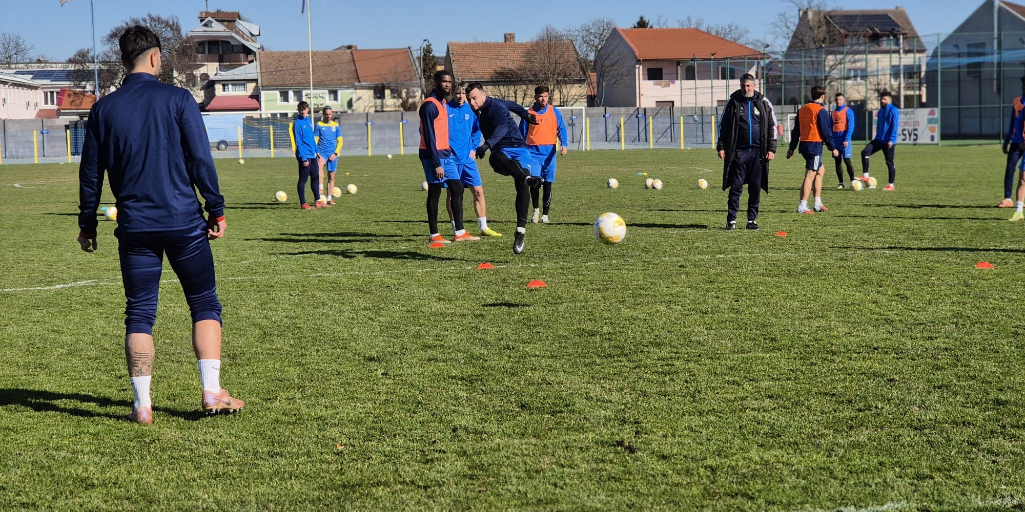 Szombaton 11 =rțt=l kezdădik a meccs