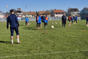 Szombaton 11 =rțt=l kezdădik a meccs