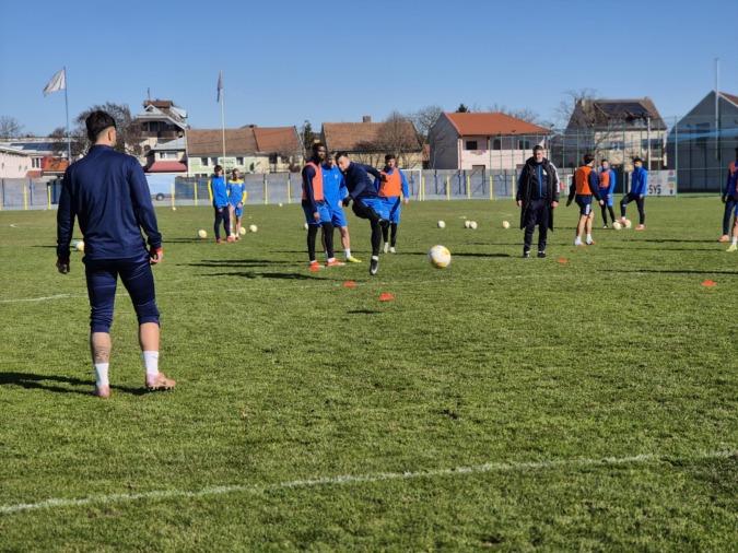 Szombaton 11 =rțt=l kezdădik a meccs