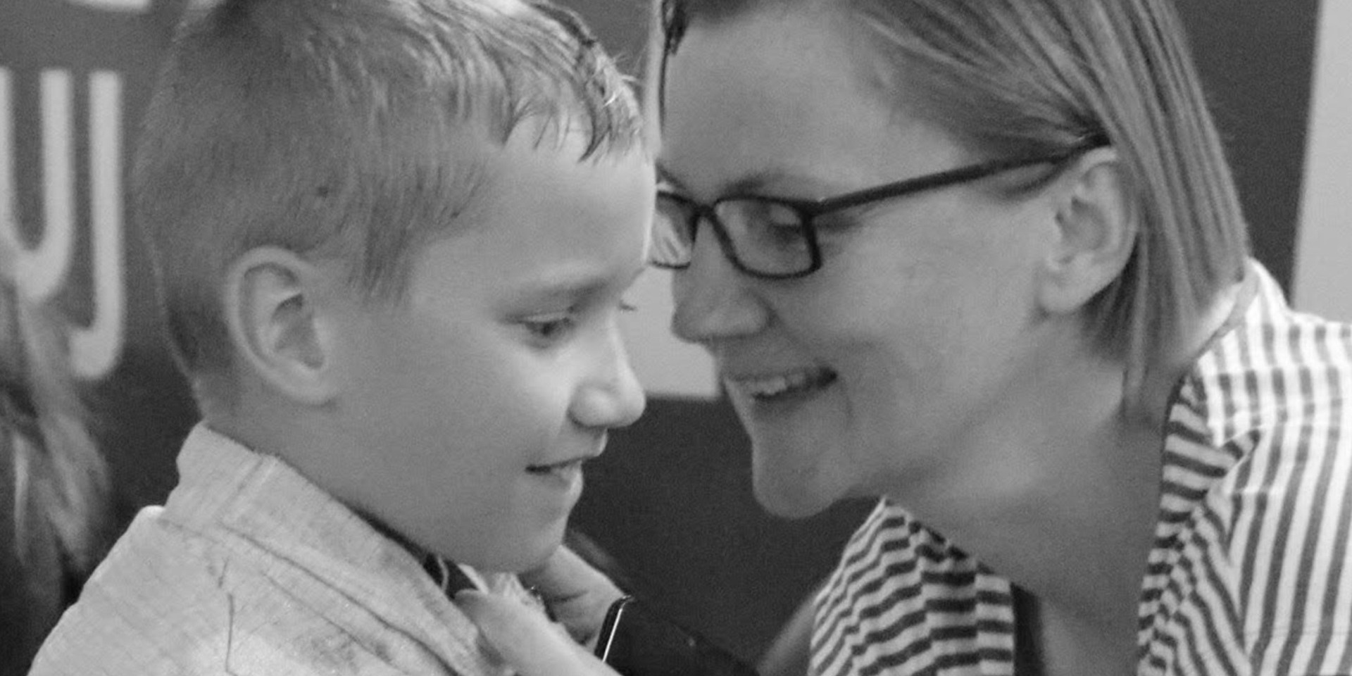 Izsáki Benjámin és édesanyja, Czompa Andrea