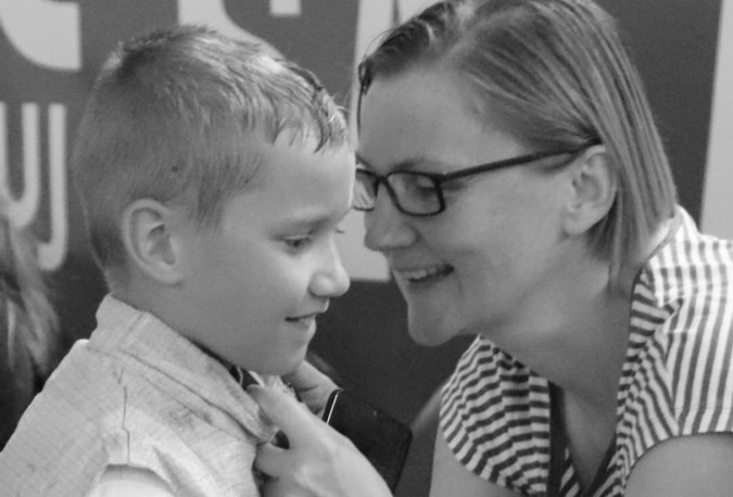 Izsáki Benjámin és édesanyja, Czompa Andrea