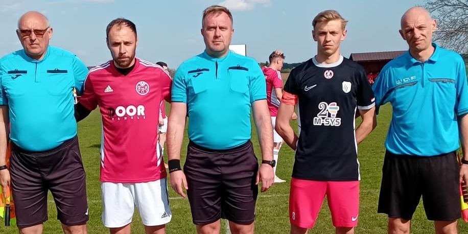 A mezőfényiek (piros mez) az óvári vendégeket is legyőzték