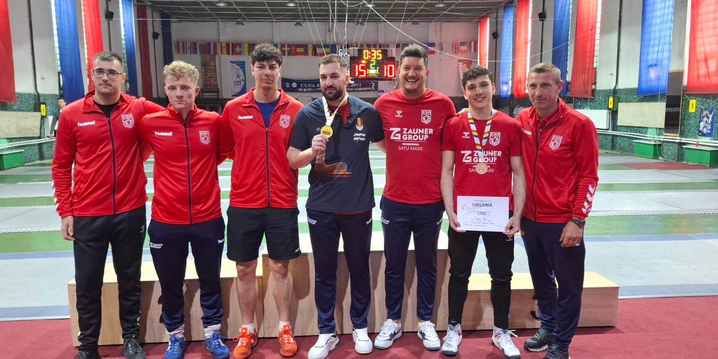 Az Olimpia VSK kerete: Adrian Dabija (középen, kékkben) bajnoki címet szerzett, Alex Oroian (jobbról a második) bronzérmet szerzett