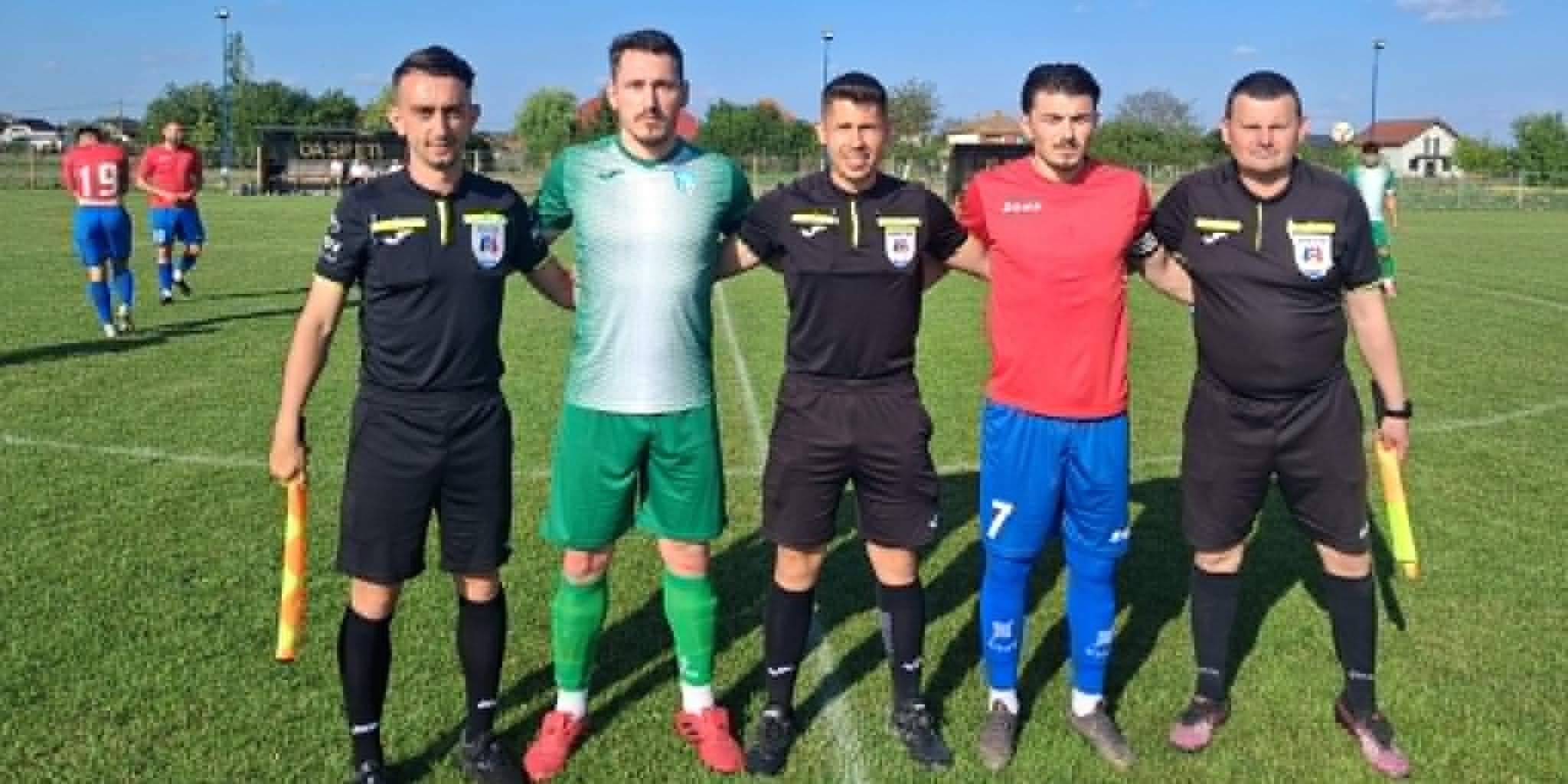 A pusztadaróciak (zöld-fehér mez) 3–0-ra nyertek Decebalon A pusztadaróciak (zöld-fehér mez) 3–0-ra nyertek Decebalon